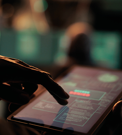 La CMF emitió la Circular N° 2.368, que actualiza la normativa vigente en materia de prevención de lavado de activos, financiamiento del terrorismo y de la proliferación de armas de destrucción masiva. La circular introduce ajustes y precisiones a las obligaciones aplicables a bancos, cooperativas y emisores de tarjetas, reforzando materias como el rol del Oficial de Cumplimiento, la debida diligencia, el reporte de operaciones y la trazabilidad de transferencias electrónicas.